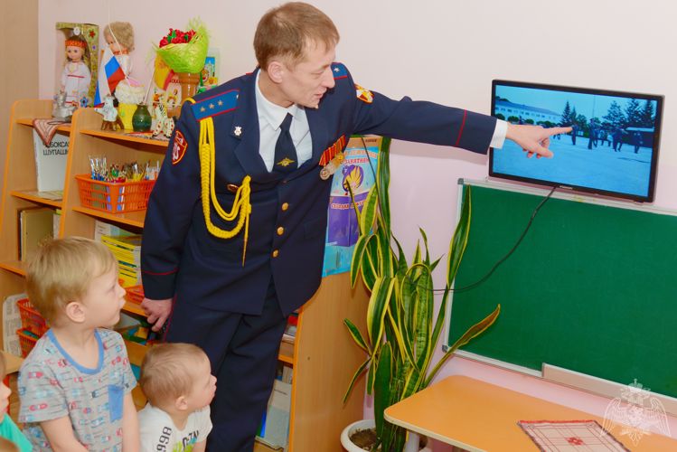 В Чебоксарах росгвардейцы провели Уроки Мужества для воспитанников детских садов