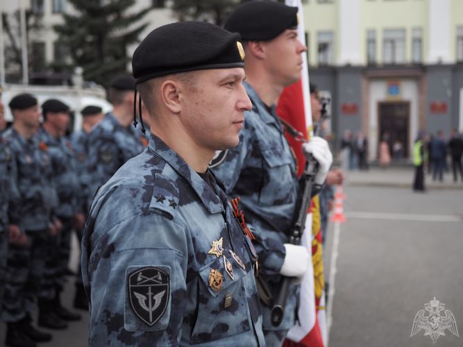 В Чувашии росгвардейцы приняли участие в Торжественном прохождении сводного полка подразделений Чебоксарского гарнизона