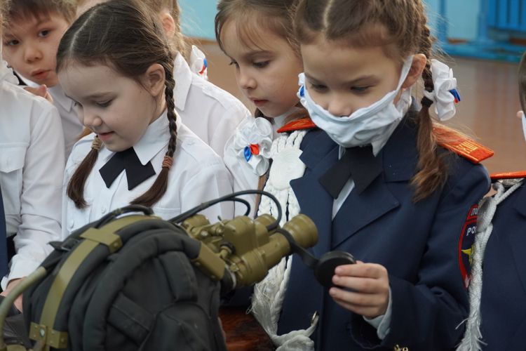 В Чебоксарах, в рамках «недели Мужества», росгвардейцы провели встречу с кадетами