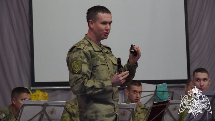 Военный оркестр Росгвардии провёл концерт-лекцию в чебоксарской школе