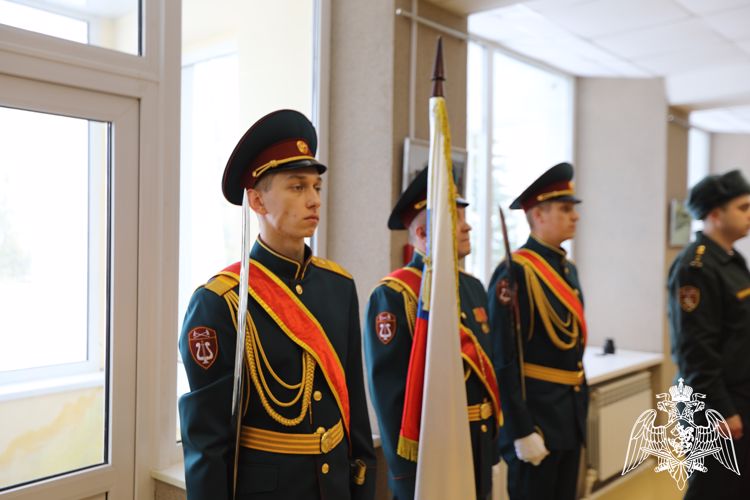 В Чебоксарах воспитанников подшефного класса Росгвардии торжественно посвятили в кадеты