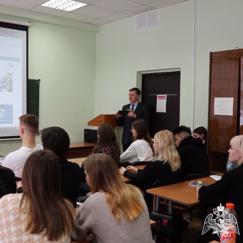В Чебоксарах сотрудник Росгвардии провел «круглый стол» с будущими журналистами