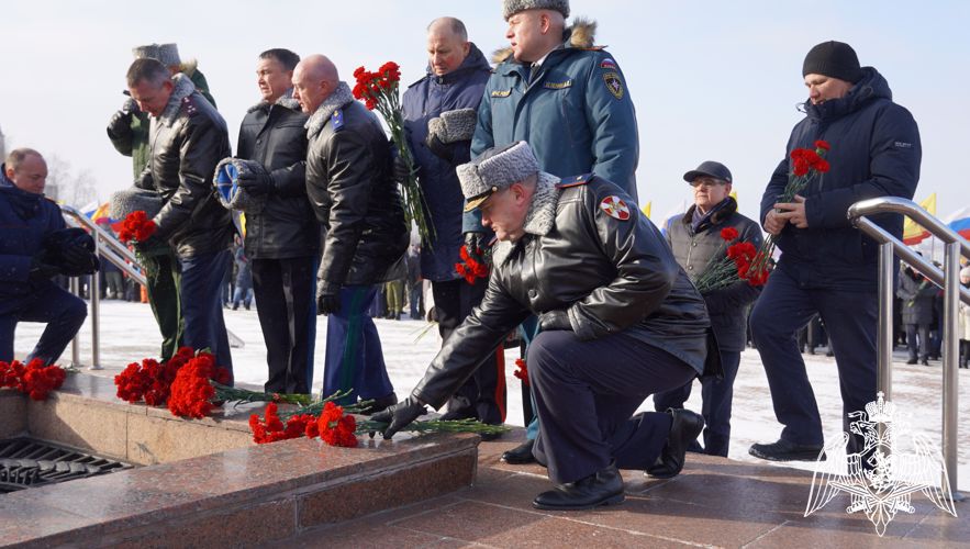 В Чебоксарах начальник Управления Росгвардии по Чувашской Республике – Чувашии принял участие в  возложении цветов к Монументу Воинской Славы