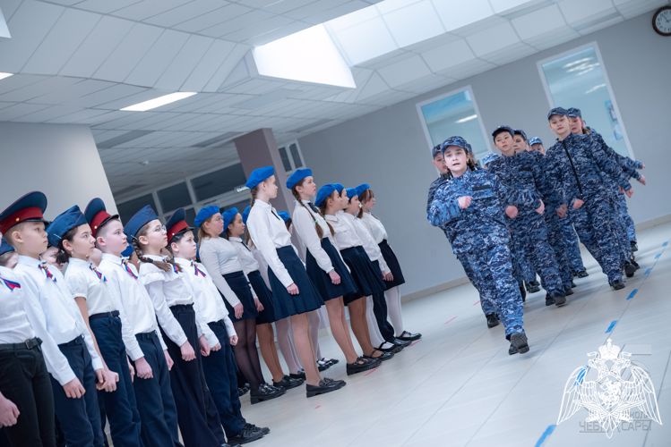 Росгвардейцы вошли в состав жюри смотра строя и песни в одной из чебоксарских школ