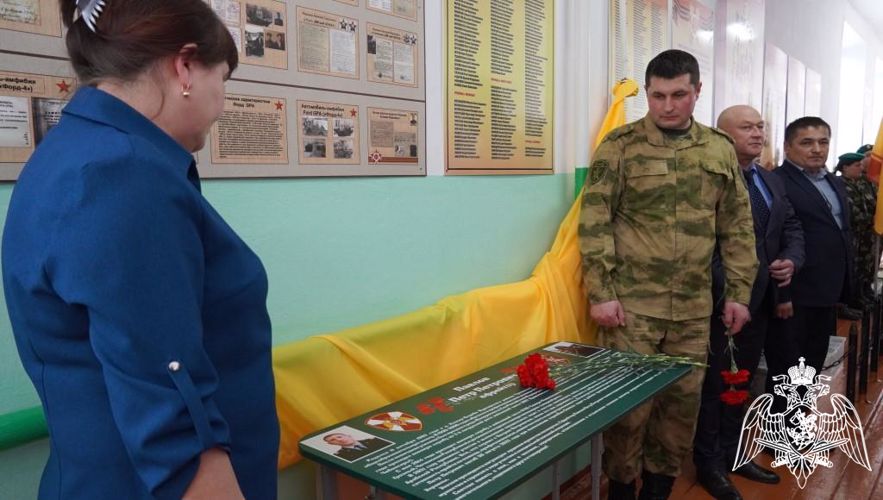 В Чувашии открыли «Парту Героя» в честь военнослужащего Росгвардии
