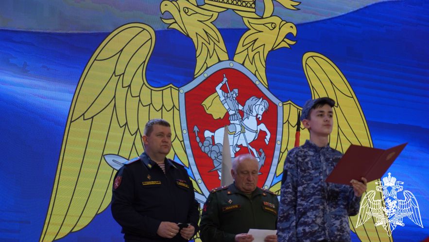В Чебоксарах состоялась торжественная церемония посвящения в юные росгвардейцы