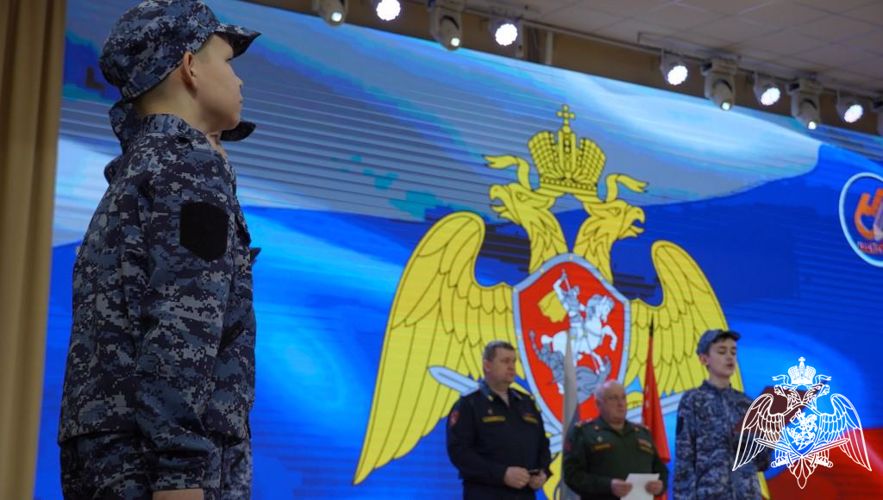 В Чебоксарах состоялась торжественная церемония посвящения в юные росгвардейцы