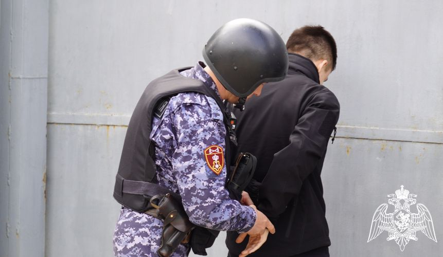 Сотрудники Росгвардии задержали в Чебоксарах мужчину, ранившего посетителя кафе