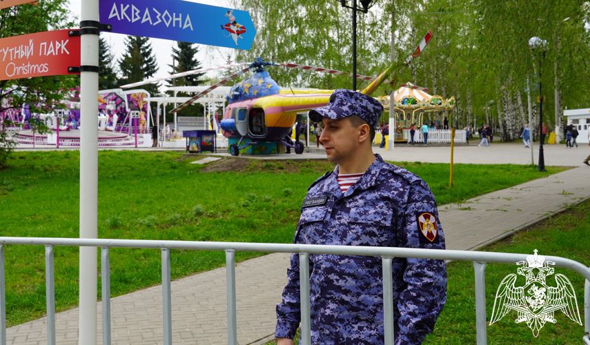 В Чебоксарах росгвардейцы обеспечили безопасность граждан во время празднования Дня весны и труда