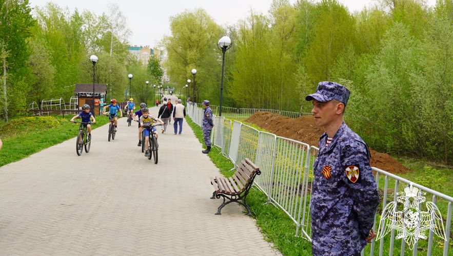 В Чебоксарах росгвардейцы обеспечили безопасность граждан во время празднования Дня весны и труда