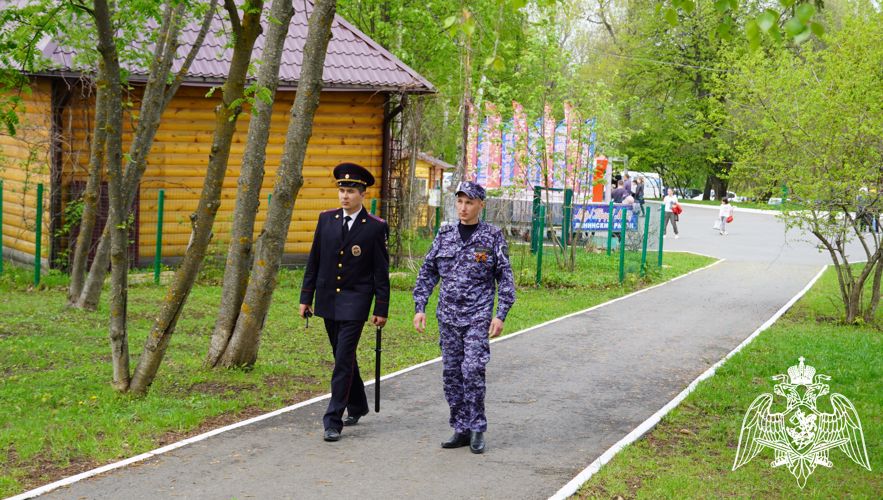 В Чебоксарах росгвардейцы обеспечили безопасность граждан во время празднования Дня весны и труда