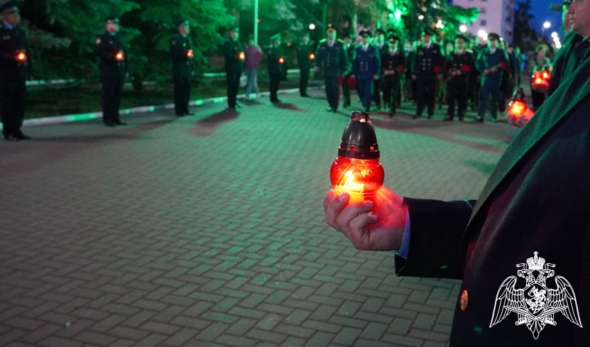 В Чебоксарах руководство территориального управления Росгвардии приняло участие в акции «Свеча памяти»