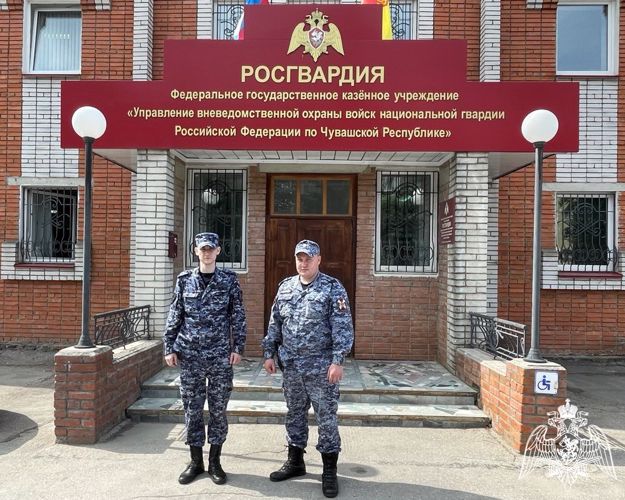 В Чебоксарах сотрудники Росгвардии спасли девушку от необдуманного поступка (видео)