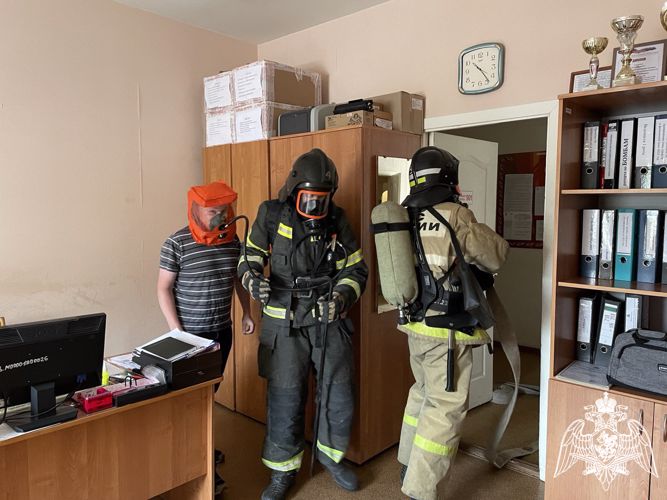 В Чебоксарах росгвардейцы приняли участие в пожарно-тактических учениях