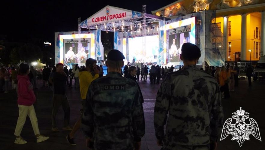 В Чебоксарах росгвардейцы обеспечили безопасность граждан во время празднования Дня города