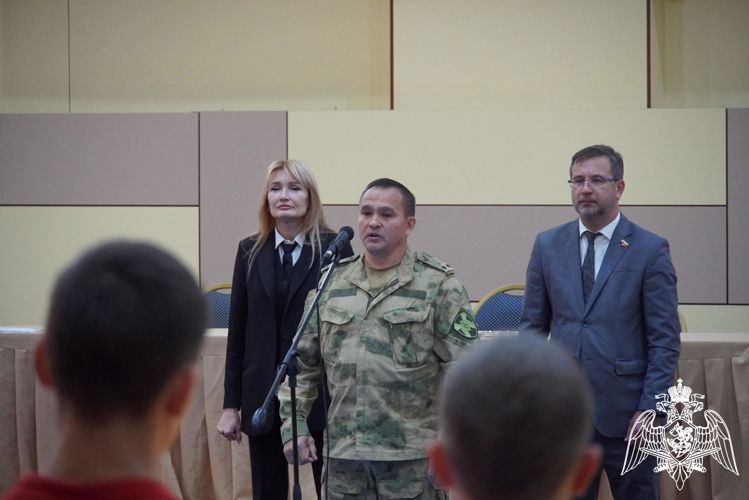 В Чебоксарах офицер Росгвардии принял участие в открытии соревнований по самбо