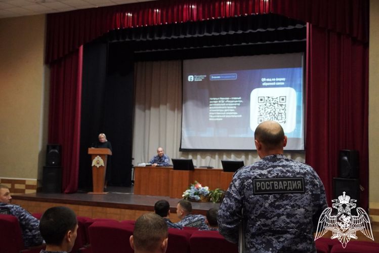 В Чебоксарах представитель общества «Знание» побеседовала с росгвардейцами о семейных ценностях