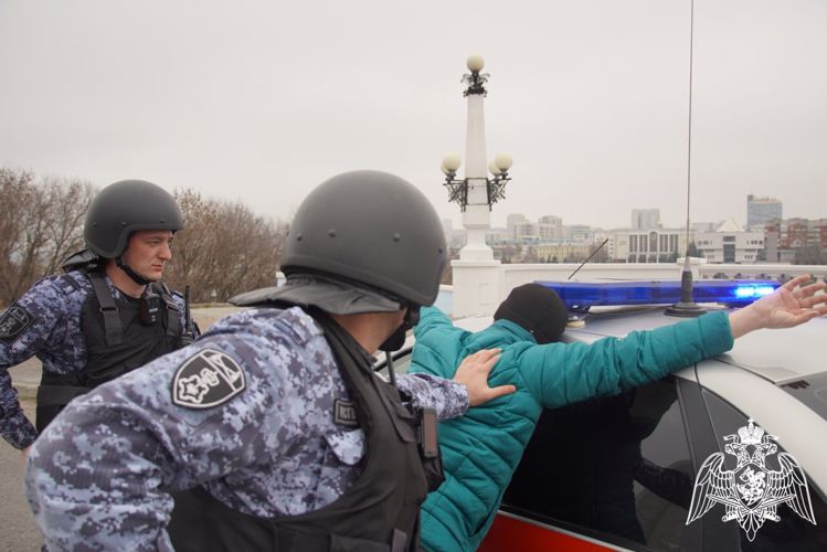В Чебоксарах сотрудники Росгвардии задержали мужчину с запрещенным веществом