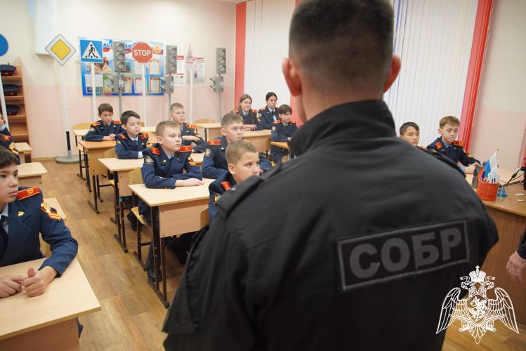 В подшефном классе Росгвардии Кадетской школы города Чебоксары состоялся «урок мужества»