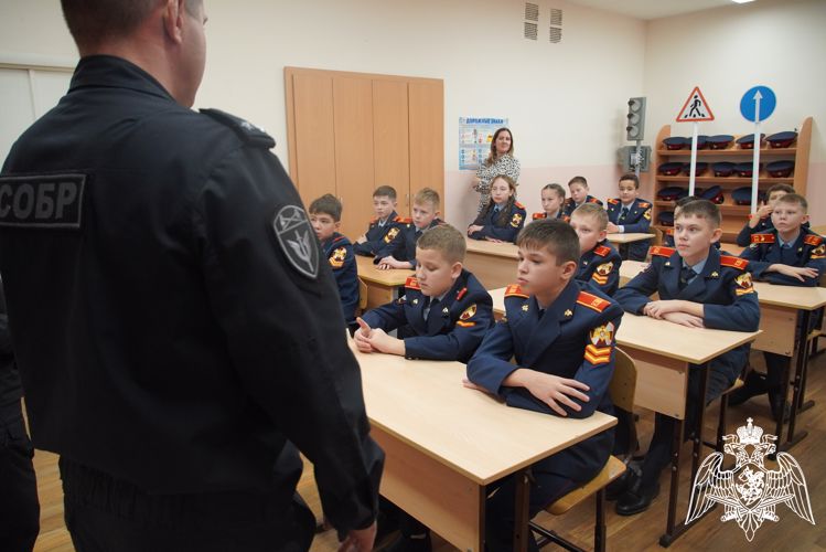 В подшефном классе Росгвардии Кадетской школы города Чебоксары состоялся «урок мужества»