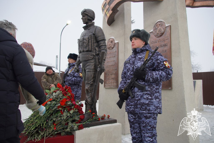 В Чувашии представители Росгвардии приняли участие в открытии памятника погибшим в спецоперации