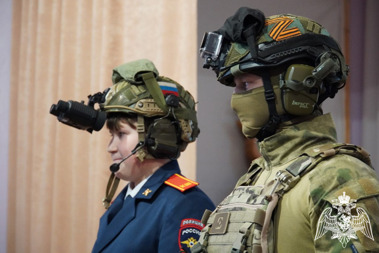 Росгвардейцы провели для кадет урок мужества, посвященный Дню Героев Отечества 