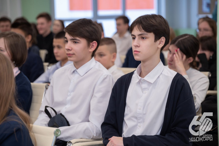 В Чебоксарах росгвардеец провел урок Конституции для школьников