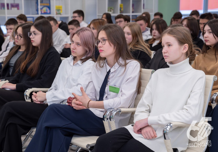 В Чебоксарах росгвардеец провел урок Конституции для школьников