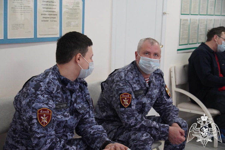 В Чувашии росгвардейцы в очередной раз поддержали ведомственную акцию «От сердца к сердцу»