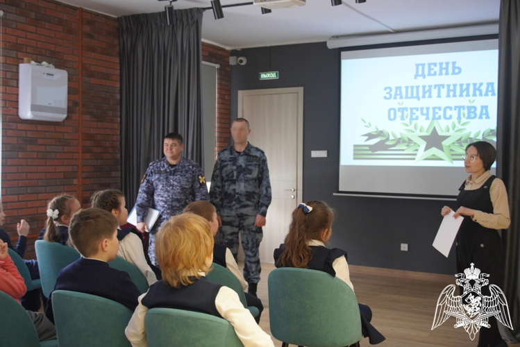 В Чебоксарах офицеры Росгвардии провели урок мужества в преддверии  Дня защитника Отечества