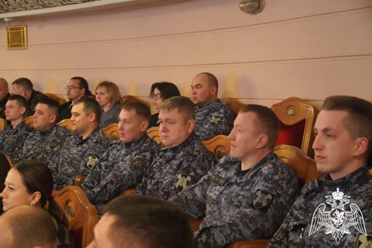 В Чебоксарах росгвардейцы приняли участие в праздничном концерте, посвященном Дню защитника Отечества