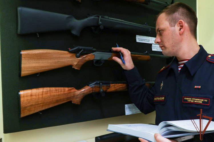 Сотрудники подразделений госконтроля и ЛРР Росгвардии отмечают профессиональный праздник (видео)  