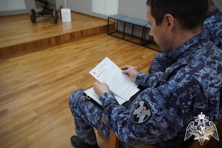 В Чебоксарах росгвардейцы присоединились к всероссийской акции «Диктант Победы»
