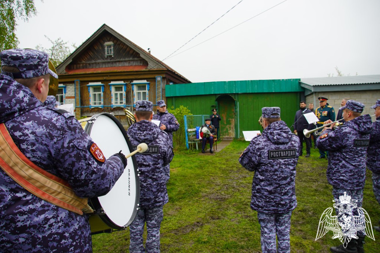 Военный оркестр «Волжские берега» поздравил ветеранов Великой Отечественной войны с Днем Победы