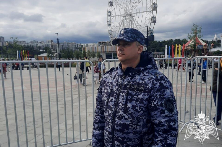 Сотрудники Росгвардии приняли участие в обеспечении общественной безопасности во время празднования Дня Чувашской Республики