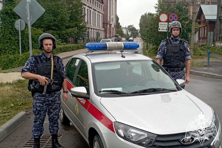 В Алатыре росгвардейцы задержали мужчину, проникшего в закрытое офисное здание