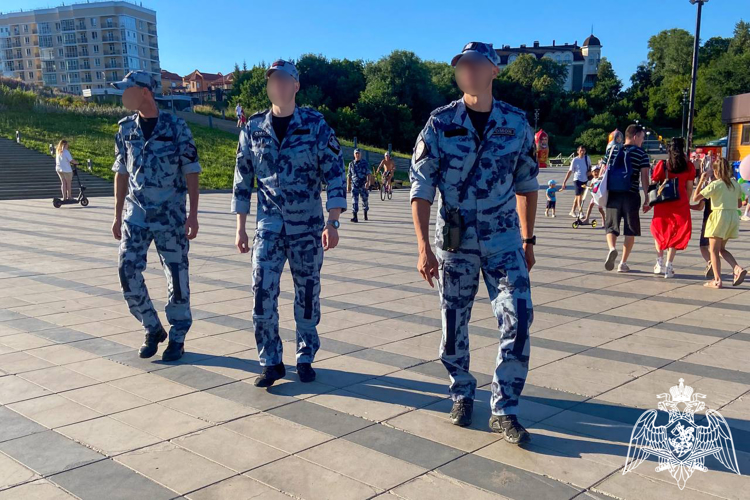 В Чебоксарах росгвардейцы обеспечили общественную безопасность во время празднования Дня семьи, любви и верности