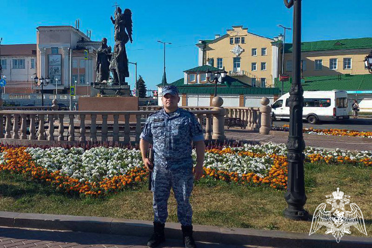 В Чебоксарах росгвардейцы обеспечили общественную безопасность во время празднования Дня семьи, любви и верности