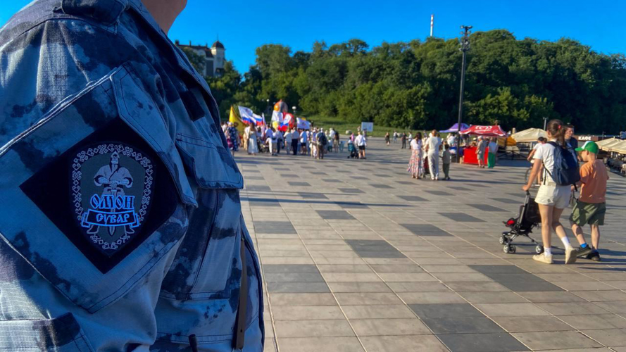 В Чебоксарах росгвардейцы обеспечили общественную безопасность во время празднования Дня семьи, любви и верности
