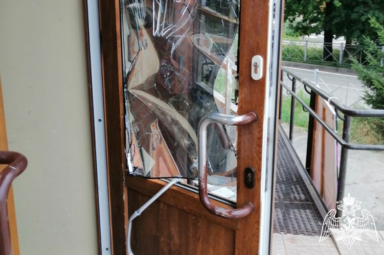 В Алатыре росгвардейцы задержали мужчину, проникшего в закрытое офисное здание