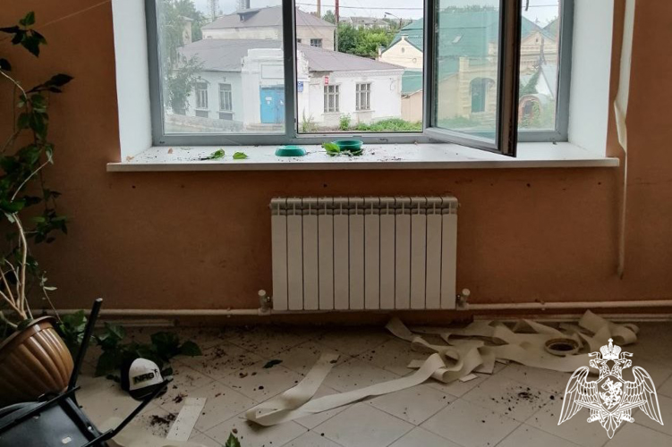 В Алатыре росгвардейцы задержали мужчину, проникшего в закрытое офисное здание