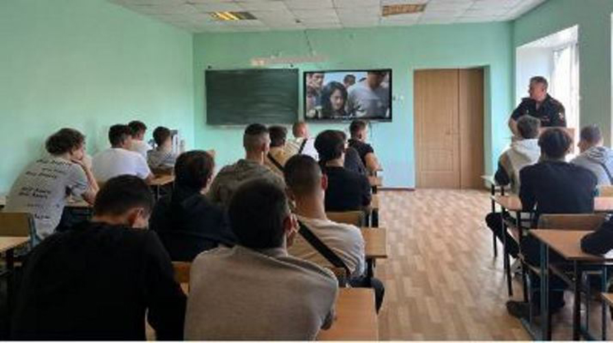 В день солидарности в борьбе с терроризмом росгвардейцы Чувашии провели уроки  «Наш мир без террора!»