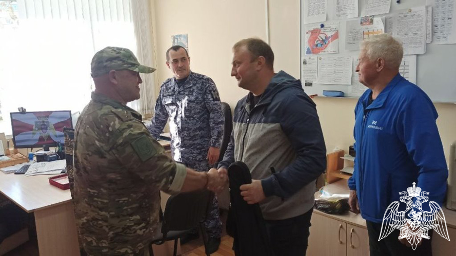Сотрудники лицензионно-разрешительной работы Росгвардии Чувашии продолжают передавать охотничье оружие в зону СВО