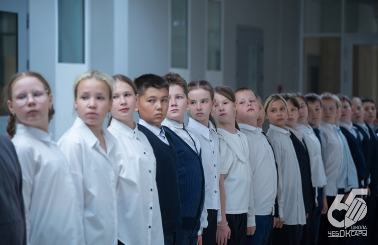 Ученики очередного класса чебоксарской школы готовятся надеть форму юных росгвардейцев