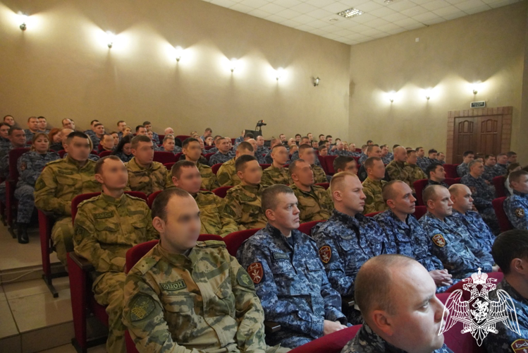 Военный оркестр регионального Управления Росгвардии «Волжские берега» выступил с новогодним концертом 