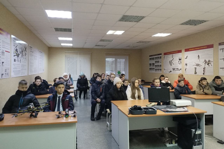 Сотрудники ОМОН «Сувар» провели экскурсию для чебоксарских школьников