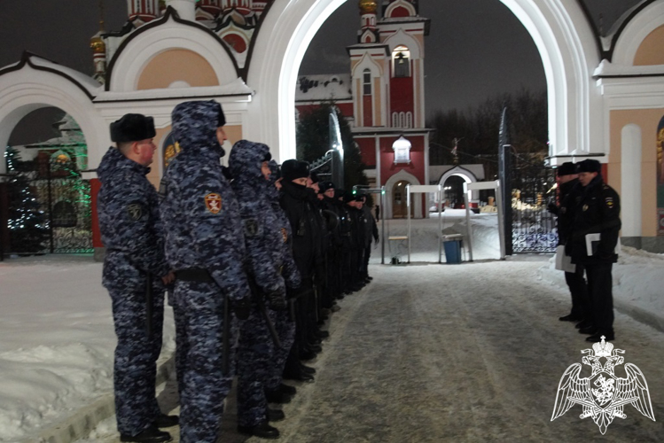 В Чувашии росгвардейцы приняли участие в обеспечении правопорядка на Рождество Христово