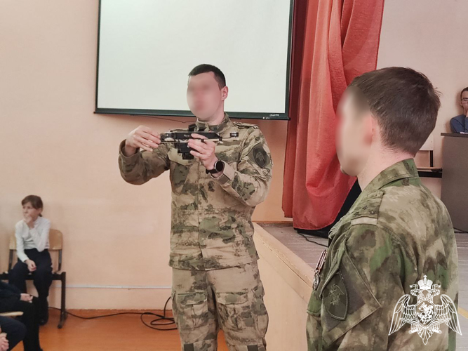 Сотрудники ОМОН «Сувар» провели встречу с учащимися Чебоксарской школы-интерната для детей с ограниченными возможностями здоровья