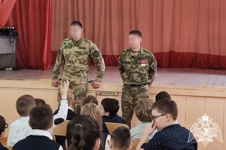 Сотрудники ОМОН «Сувар» провели встречу с учащимися Чебоксарской школы-интерната для детей с ограниченными возможностями здоровья