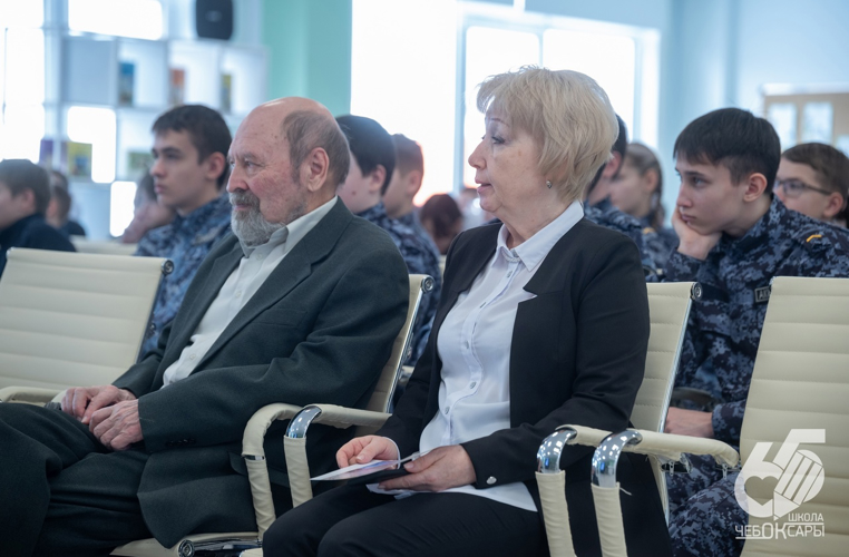 В Чебоксарах юные росгвардейцы встретились с известным художником Ниной Алимасовой